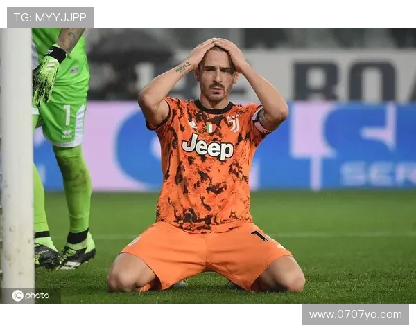 博努奇社交媒体发文引关注：慈善赛飞铲争议后与霍顿合影互动(3)